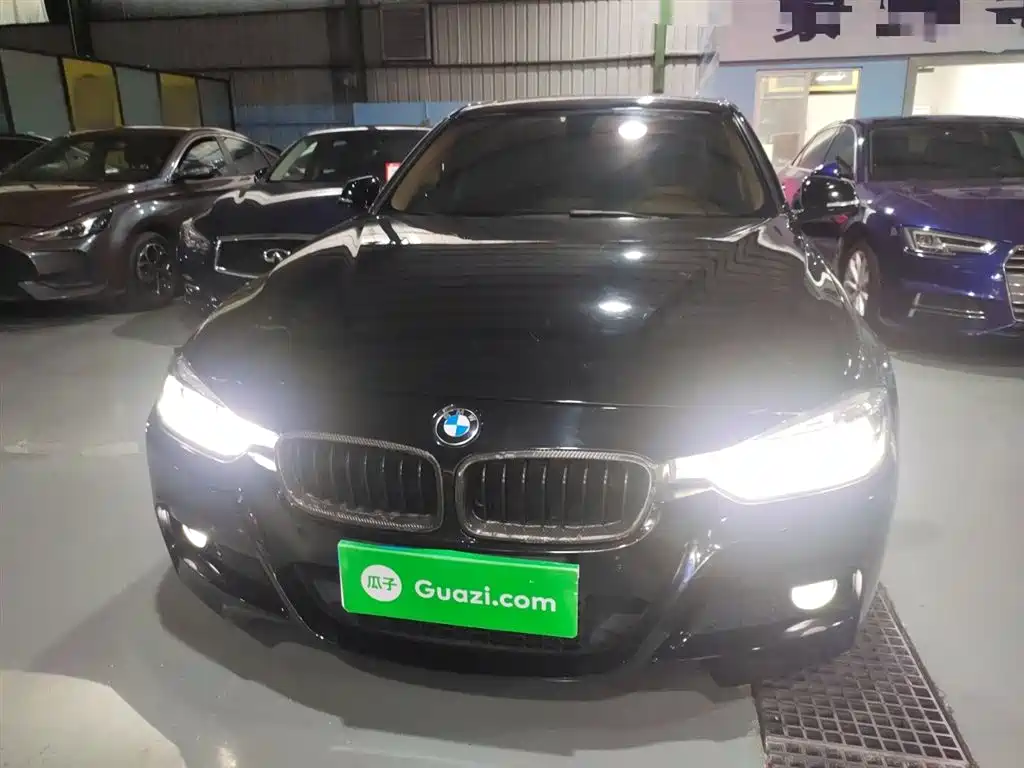 BMW 3 Series 2018 — фото 19