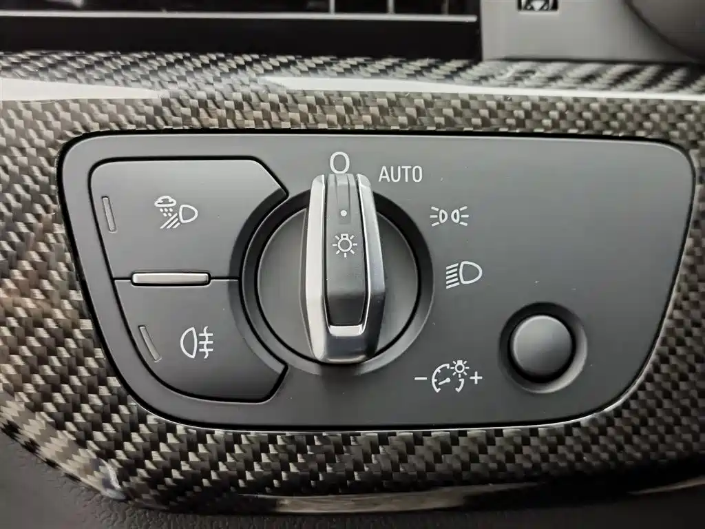 Audi A4L 2023 — фото 21