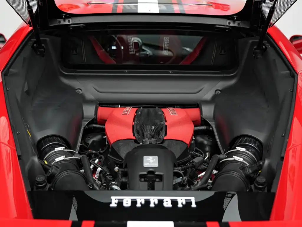 Ferrari F8 2021 — фото 12