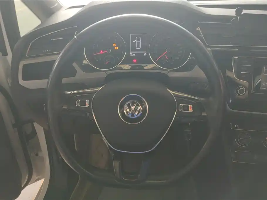 Volkswagen Touran 2017 — фото 15
