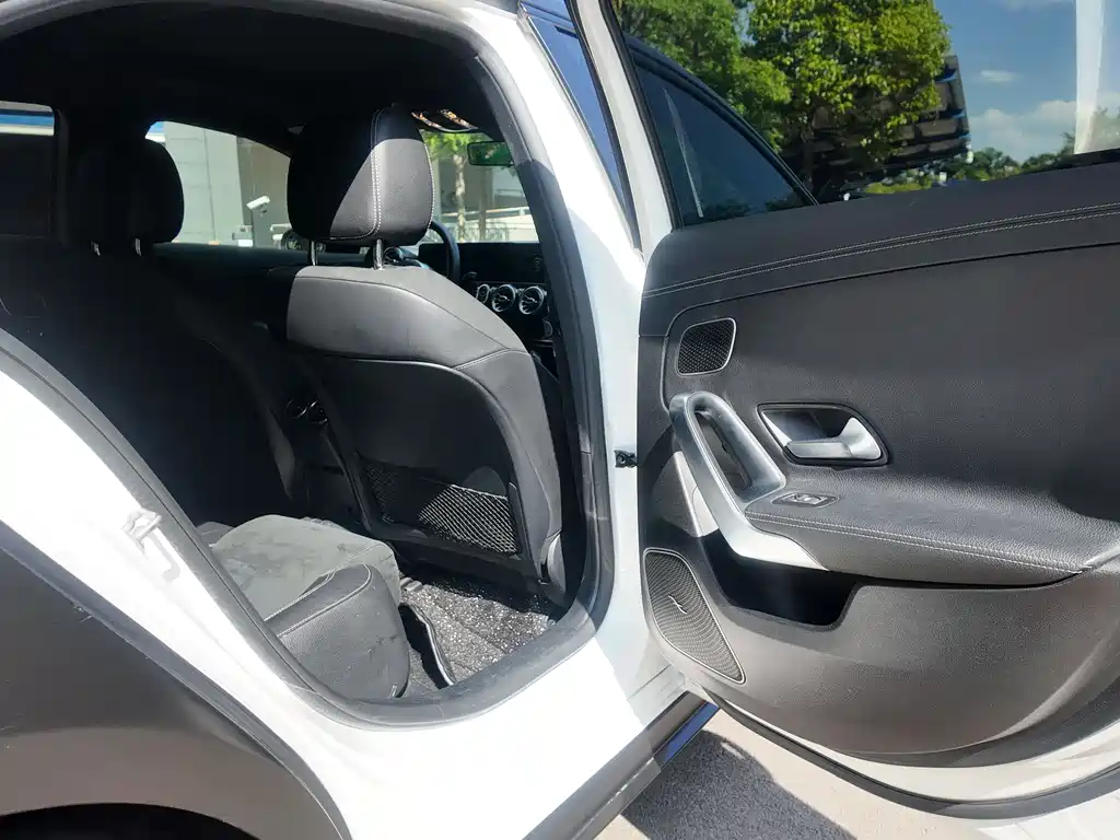 Mercedes-Benz A-Class 2019 — фото 18