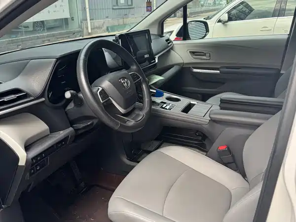 Toyota Granvia 2023