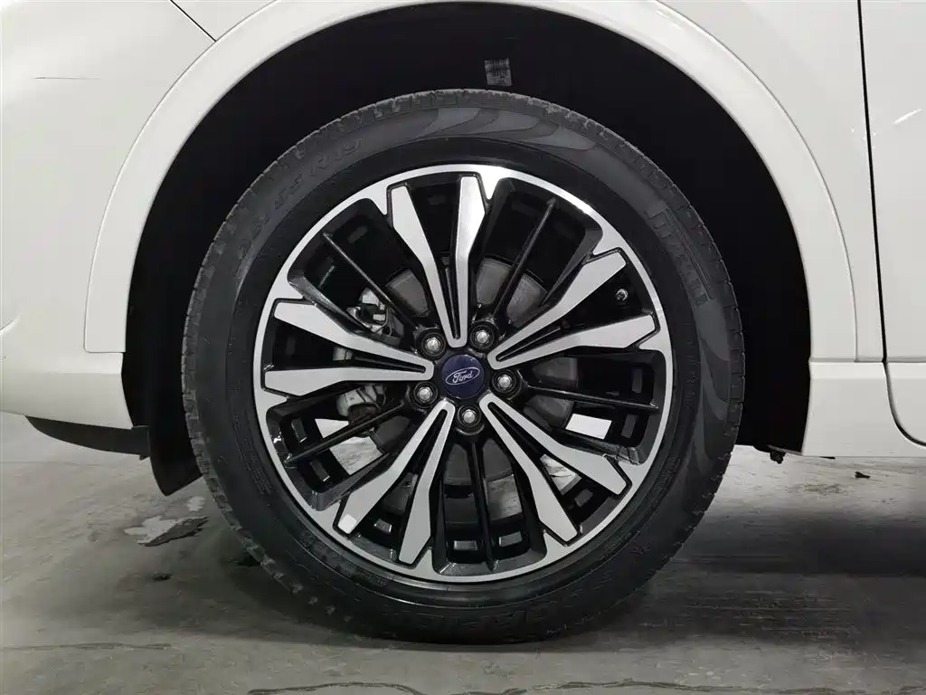 Ford Escape 2020 — фото 17