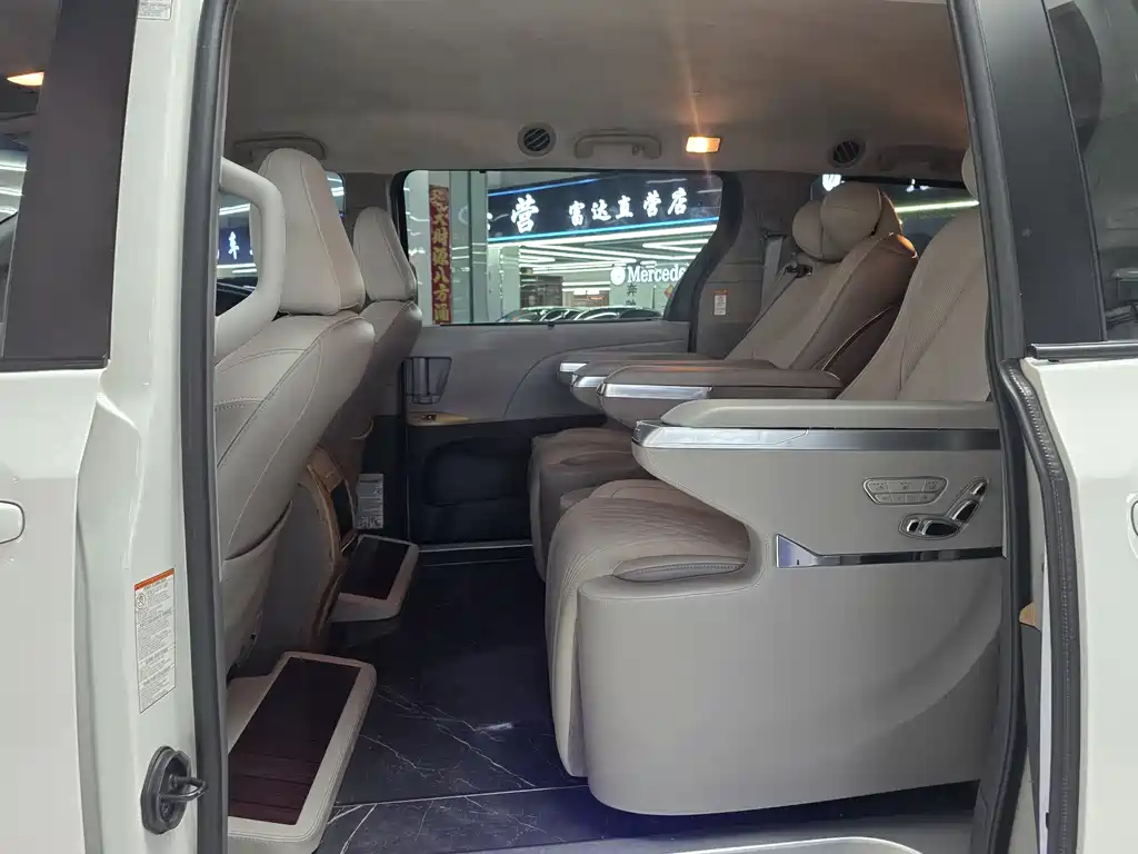 Toyota Sienna 2017 — фото 10