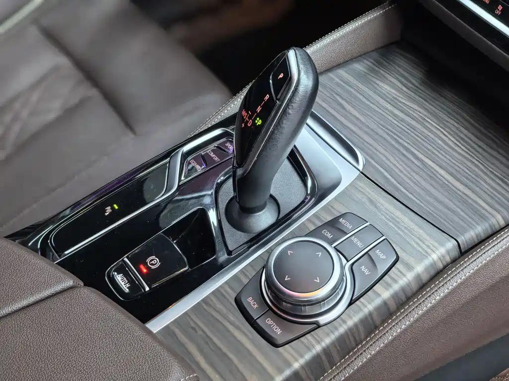 BMW 5 Series 2022 — фото 24