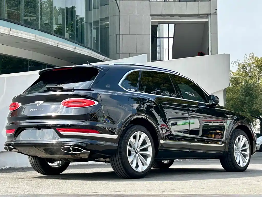 Bentley Bentayga 2022 — фото 3