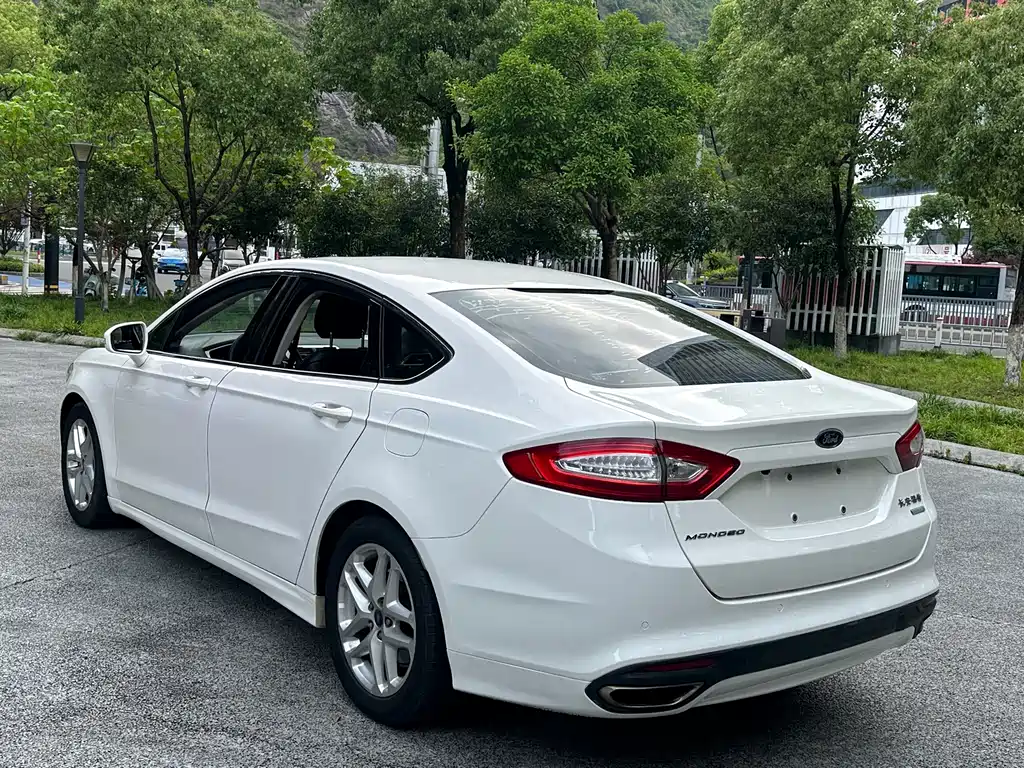 Ford Mondeo 2015 — фото 6