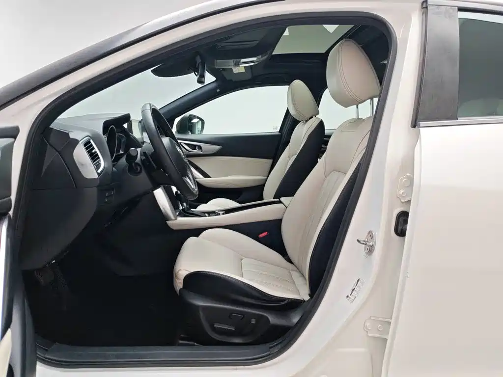 Mazda CX-4 2016 — фото 10