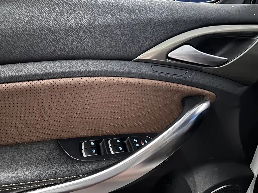 BYD Song New Energy 2018 — фото 12