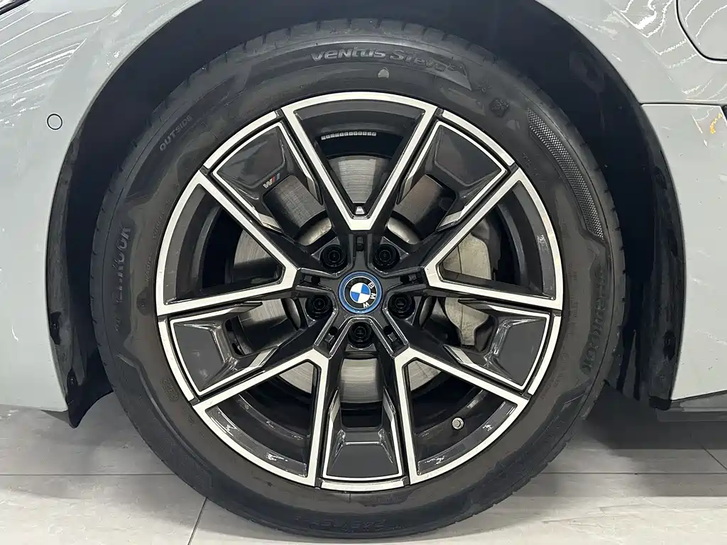 BMW i4 2023 — фото 5
