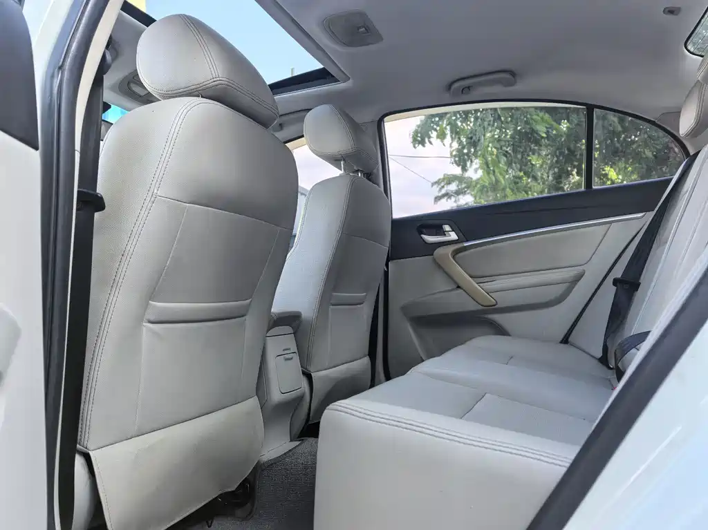 Geely Emgrand 2015 — фото 6