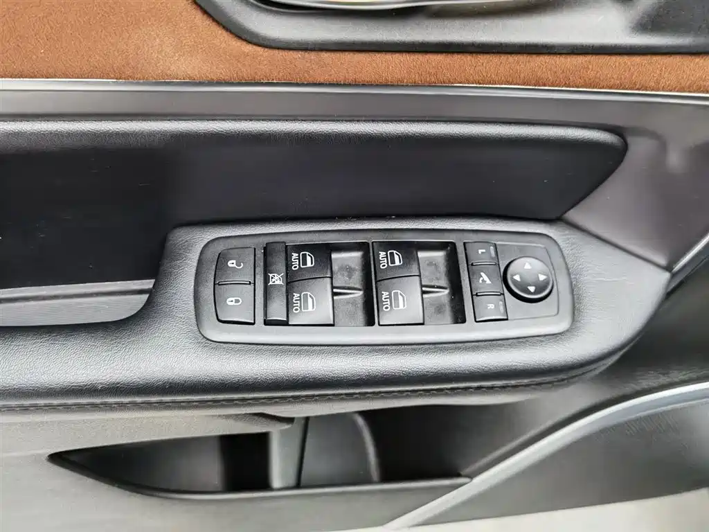 Jeep Grand Commander 2022 — фото 9