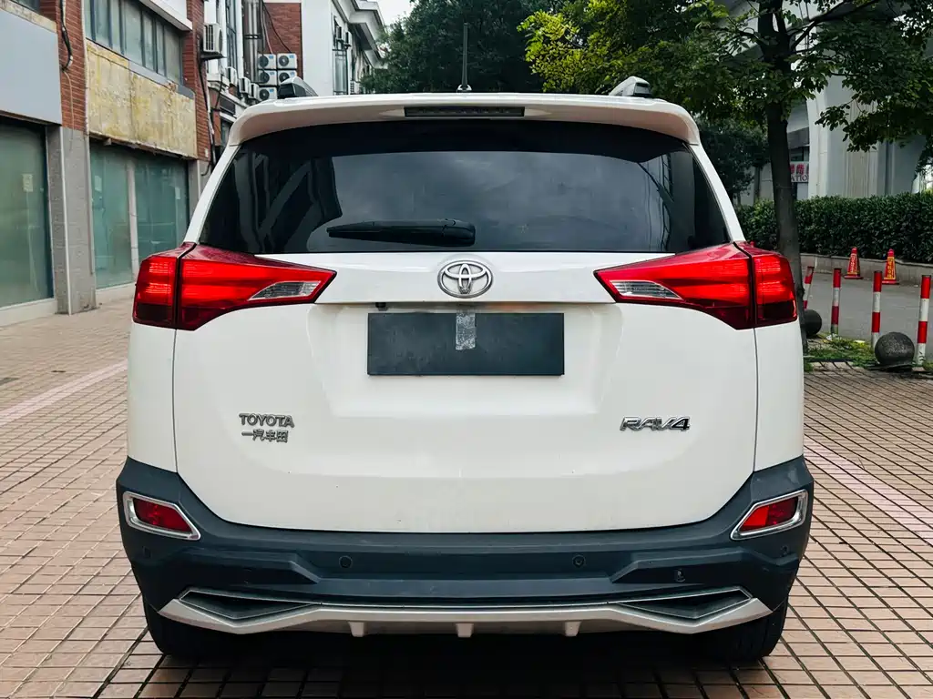 Toyota RAV4 2014 — фото 8