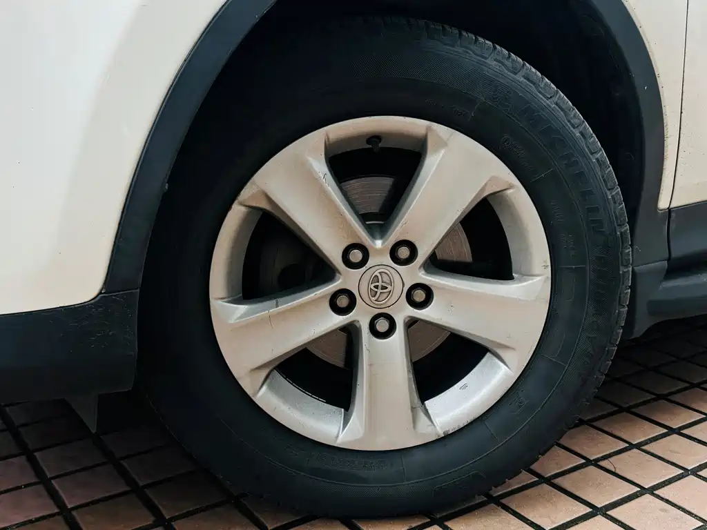Toyota RAV4 2014 — фото 15