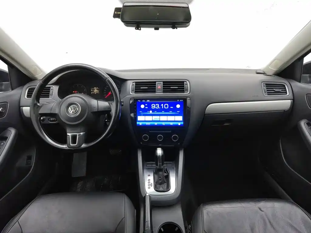 Volkswagen Sagitar 2013