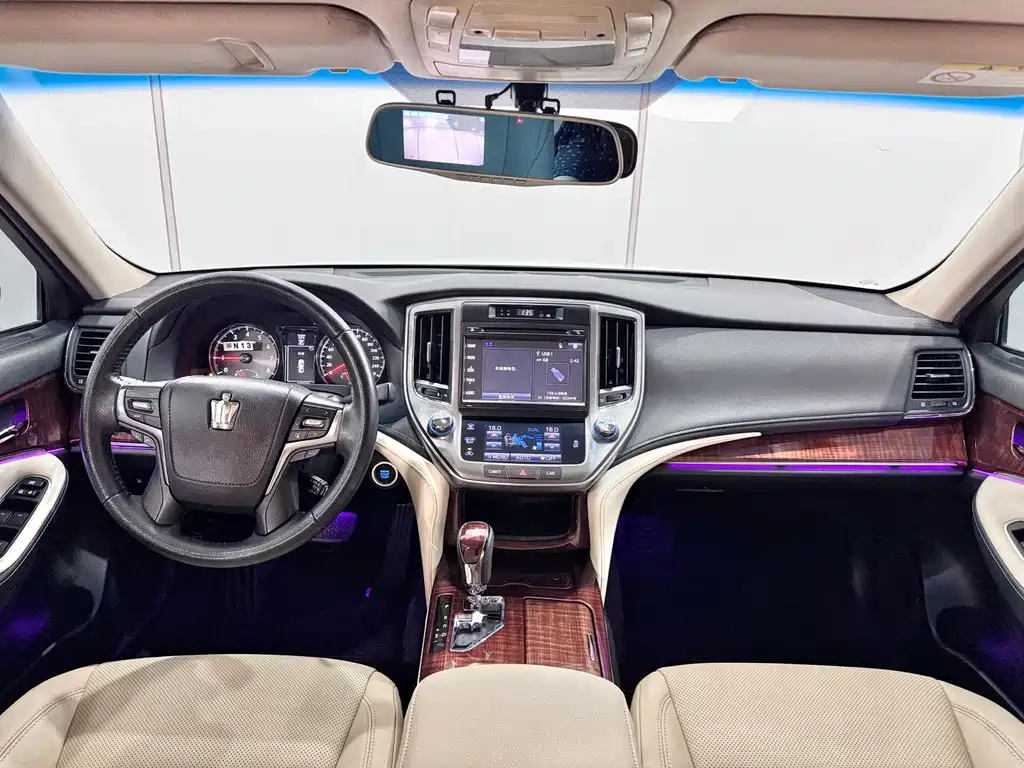 Toyota Crown 2016 — фото 10