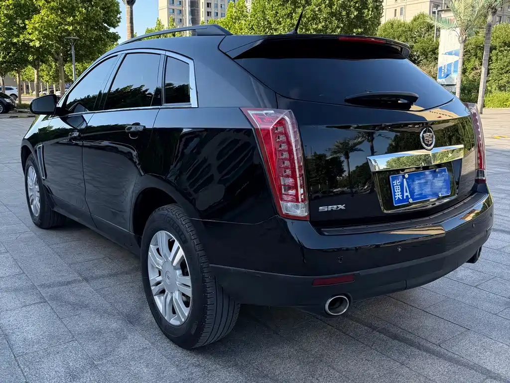 Cadillac SRX 2015 — фото 4
