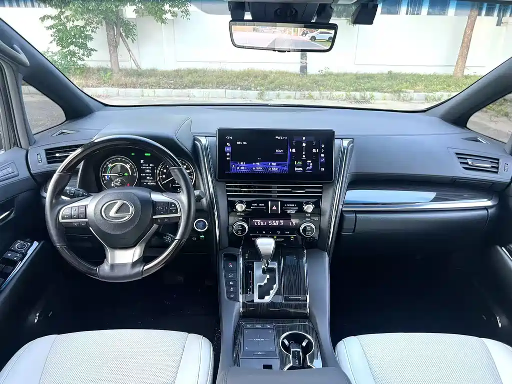 Lexus LM 2022 — фото 12