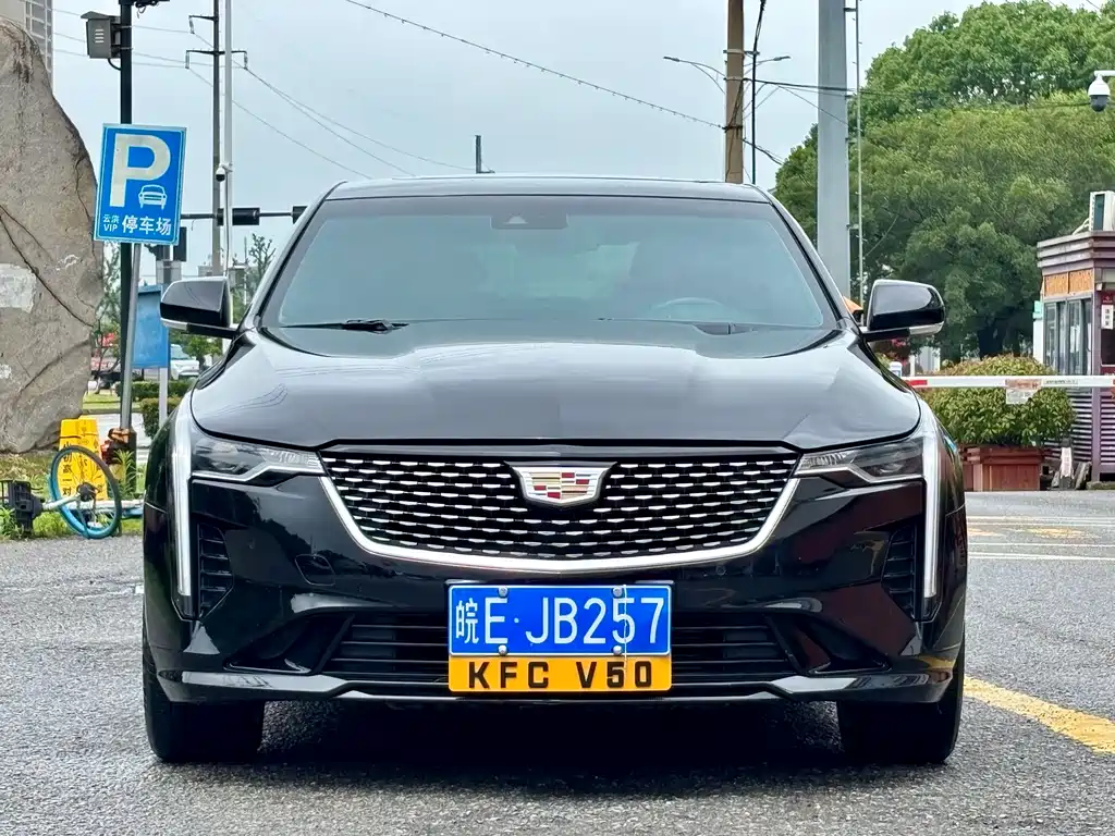 Cadillac CT4 2023 — фото 1
