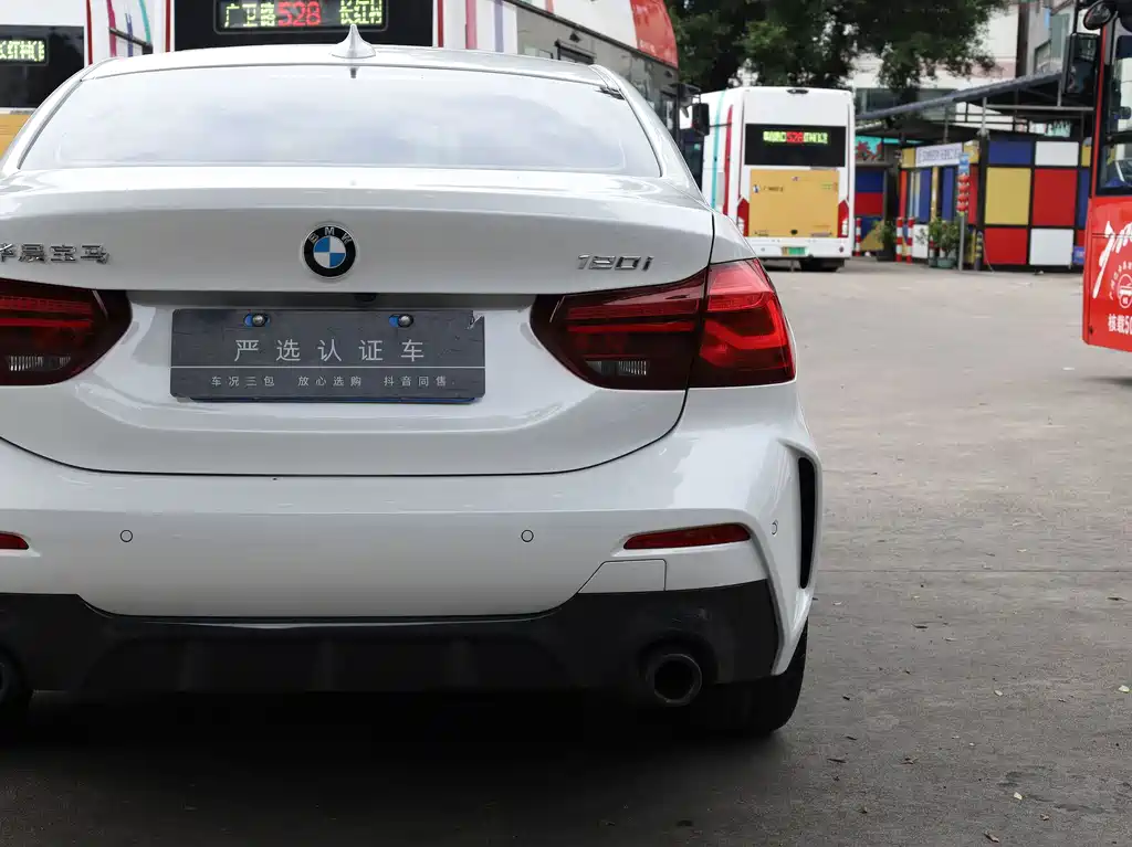 BMW 1 Series 2023 — фото 15