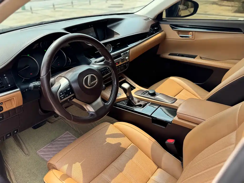 Lexus ES 2018 — фото 5