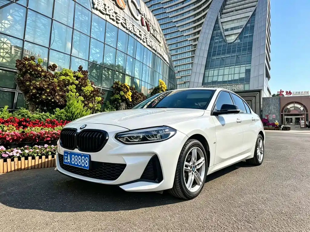 BMW 1 Series 2021