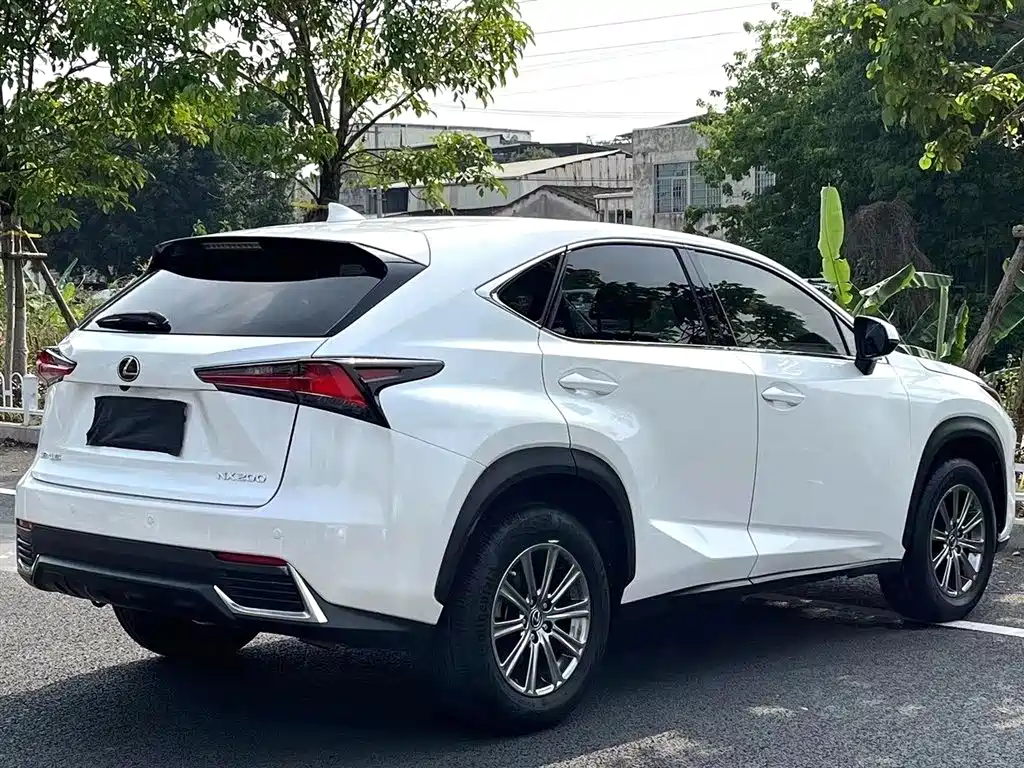 Lexus NX 2018 — фото 7