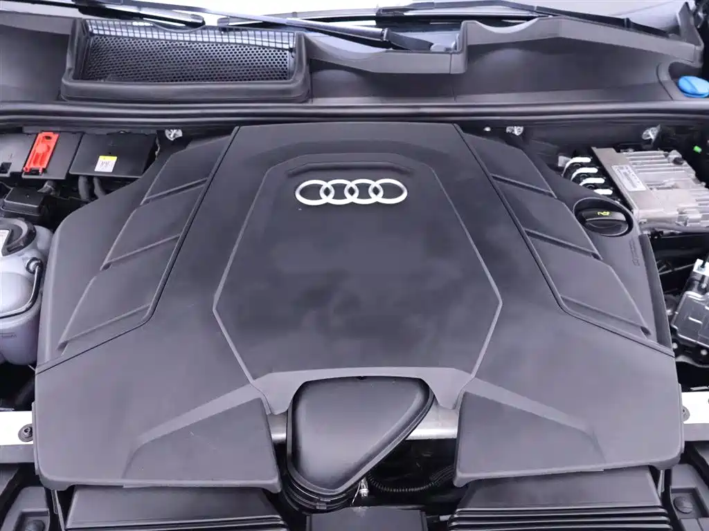 Audi Q8 2023 — фото 24