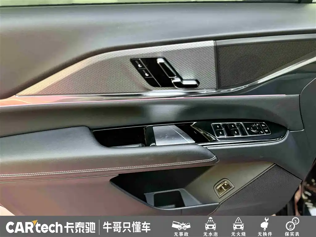Cadillac XT5 2025 — фото 16