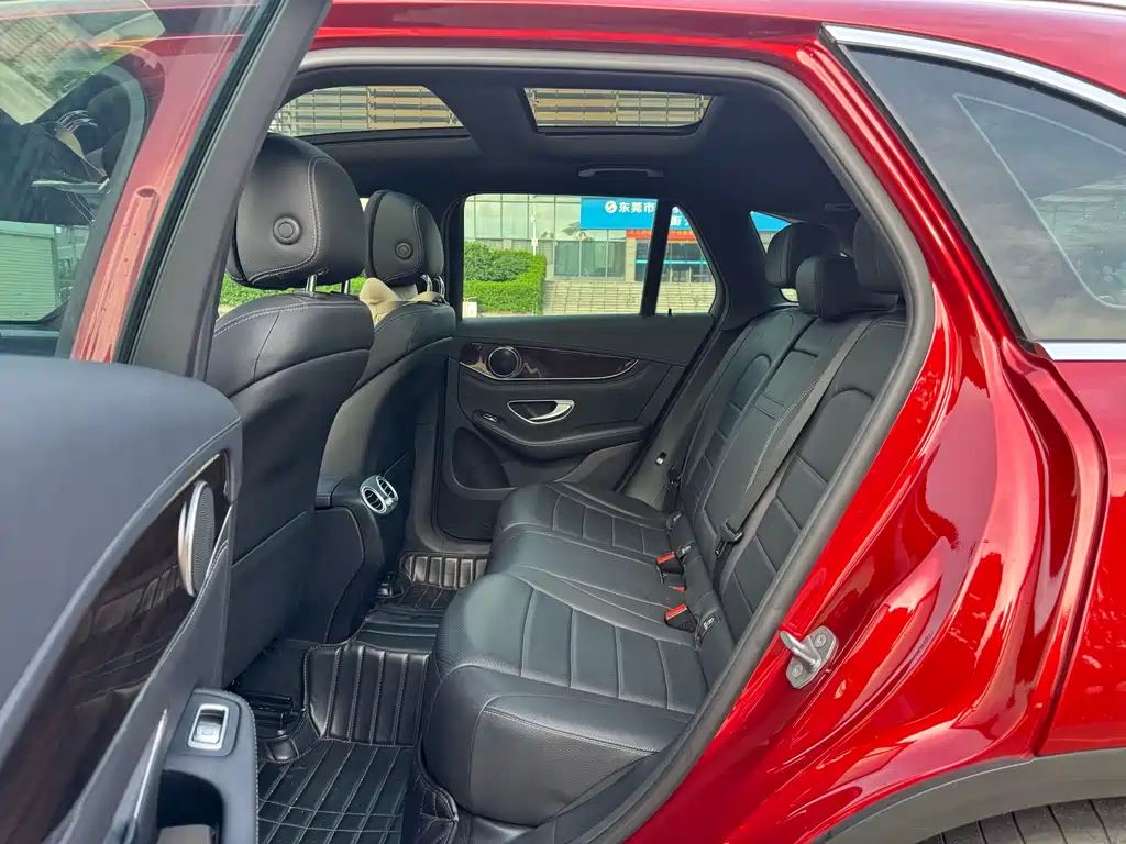 Mercedes-Benz GLC 2018 — фото 12
