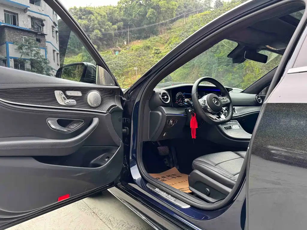 Mercedes-Benz E-Class 2017 — фото 10