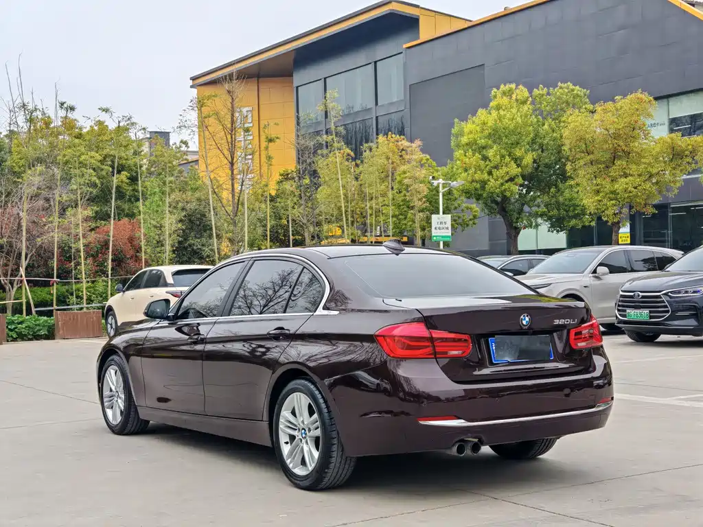 BMW 3 Series 2017 — фото 15