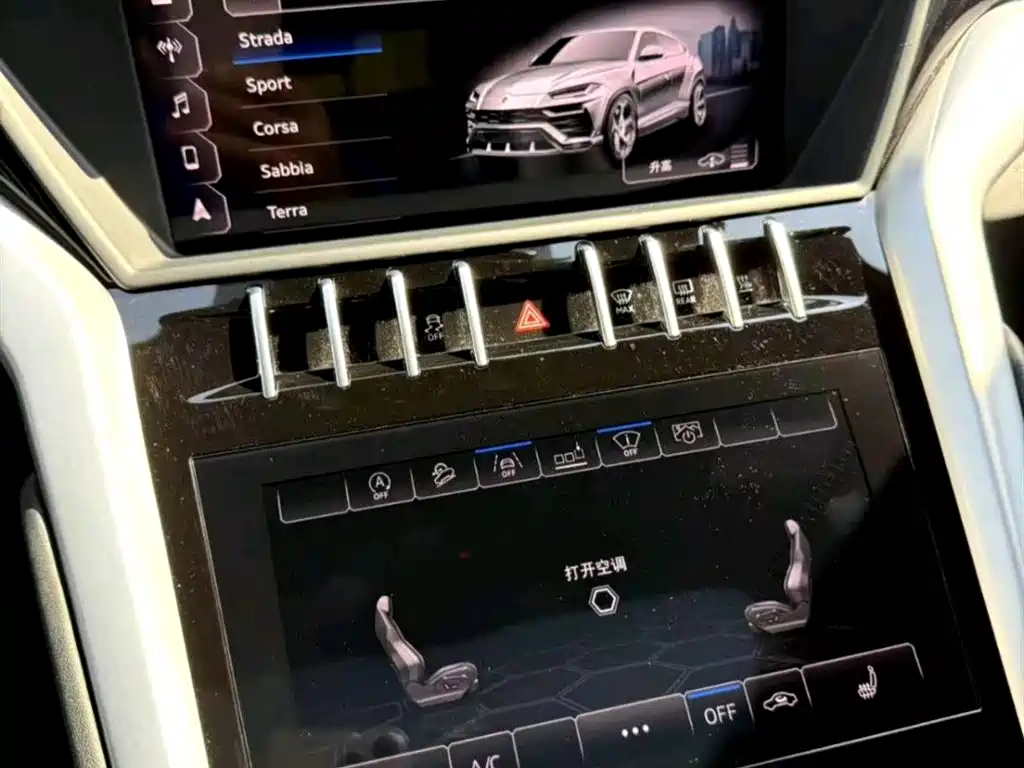 Lamborghini Urus 2019 — фото 12