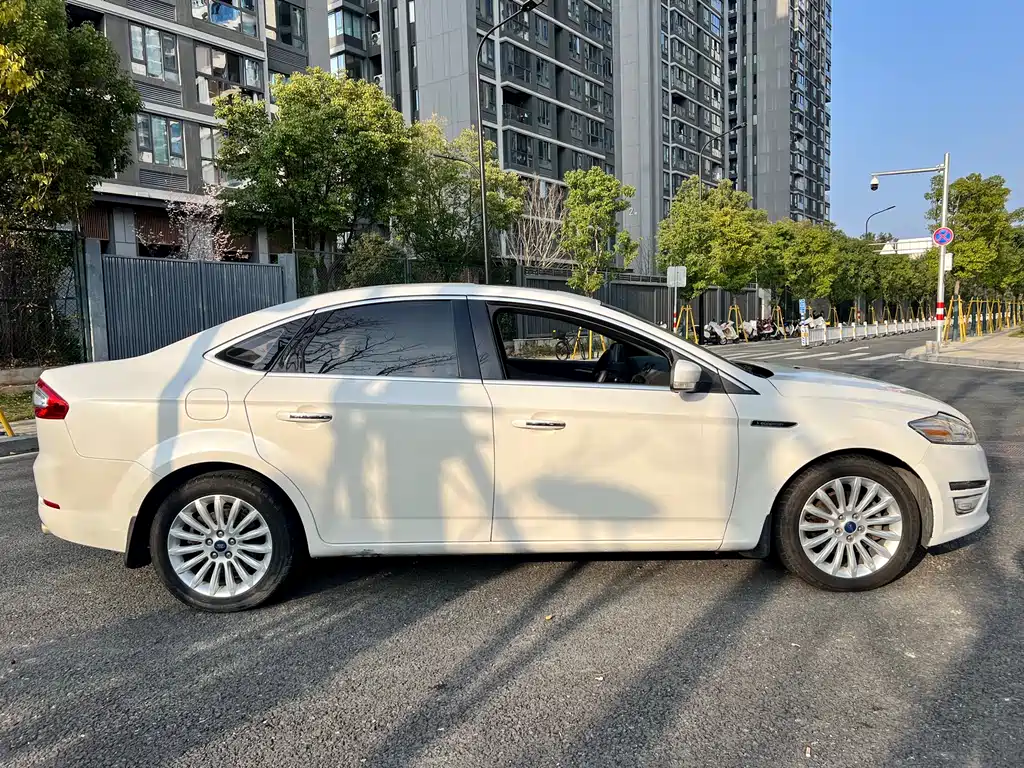 Ford Mondeo Zhisheng 2013 — фото 4