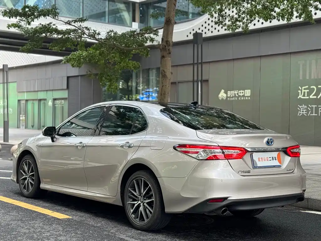 Toyota Camry 2021 — фото 7