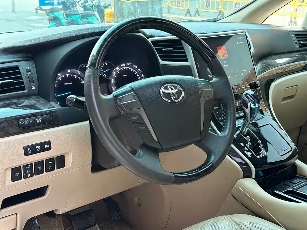 Toyota Alphard 2011 — фото 14