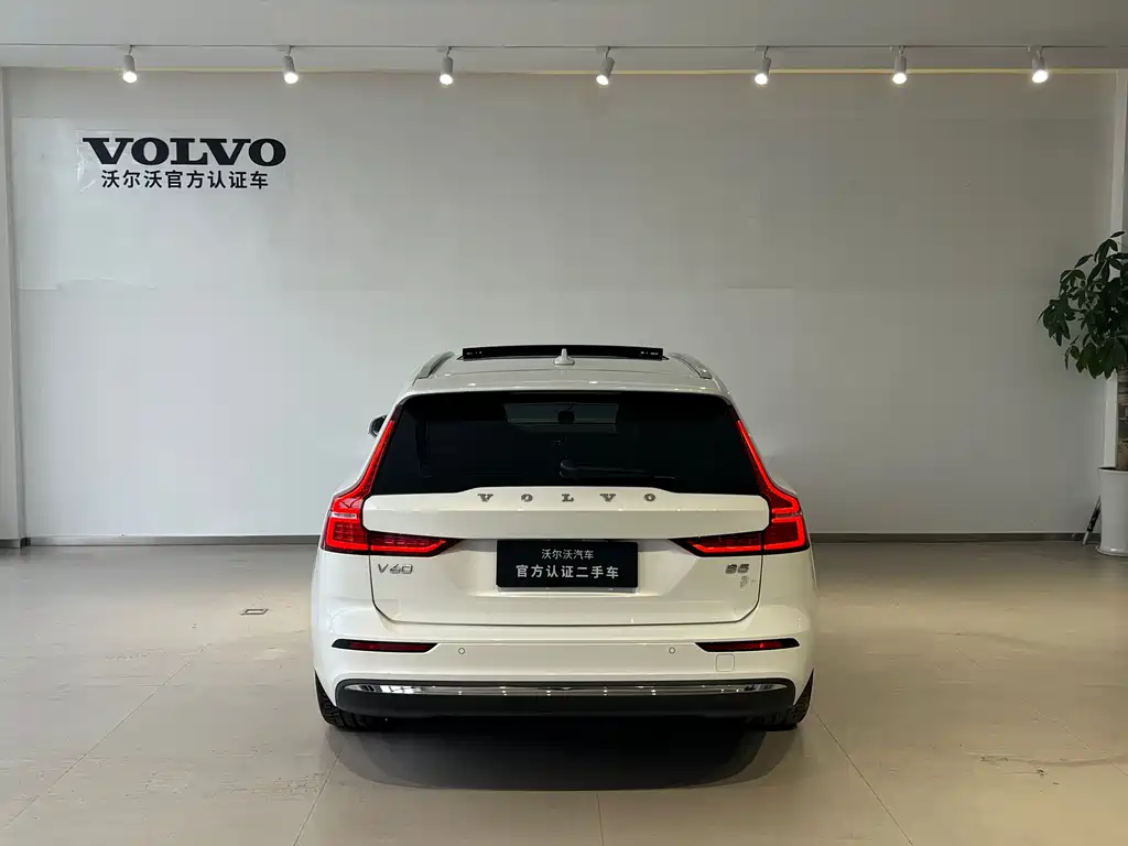 Volvo V60 2023 — фото 6