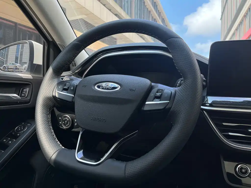 Ford Focus 2022 — фото 16