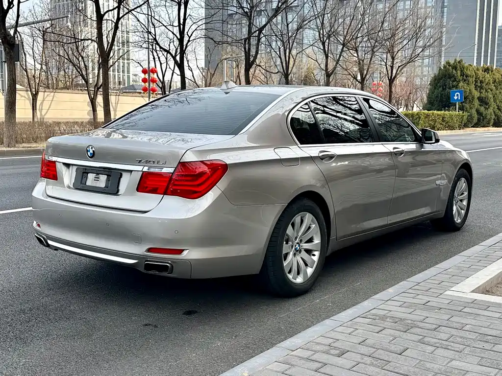 BMW 7 Series 2011 — фото 5
