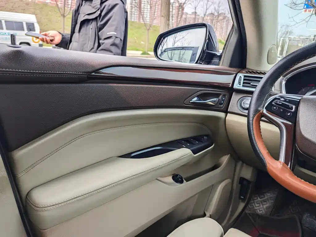 Cadillac SRX 2014 — фото 16
