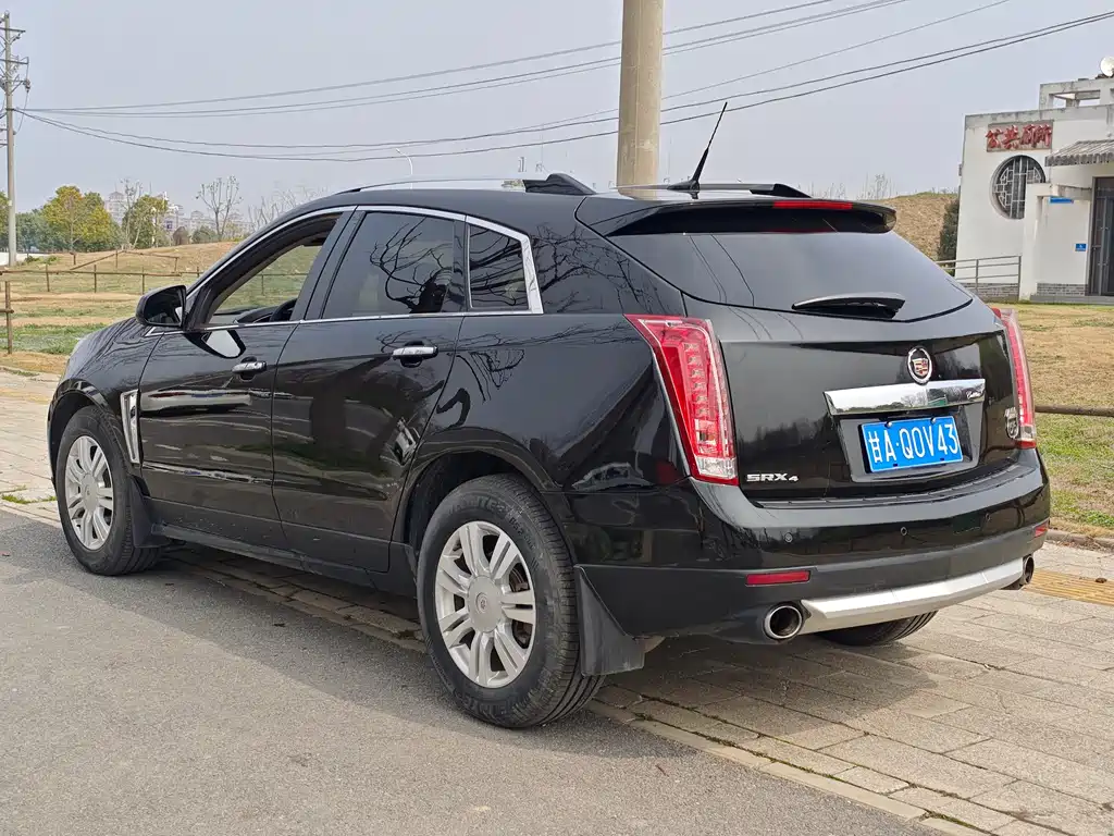 Cadillac SRX 2014 — фото 9