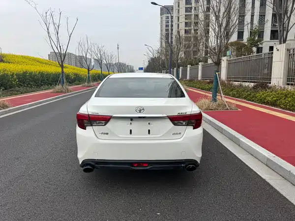 Toyota Reiz 2013