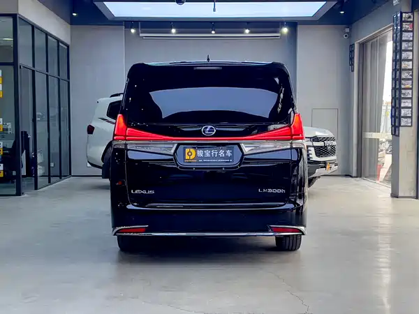 Lexus LM 2020