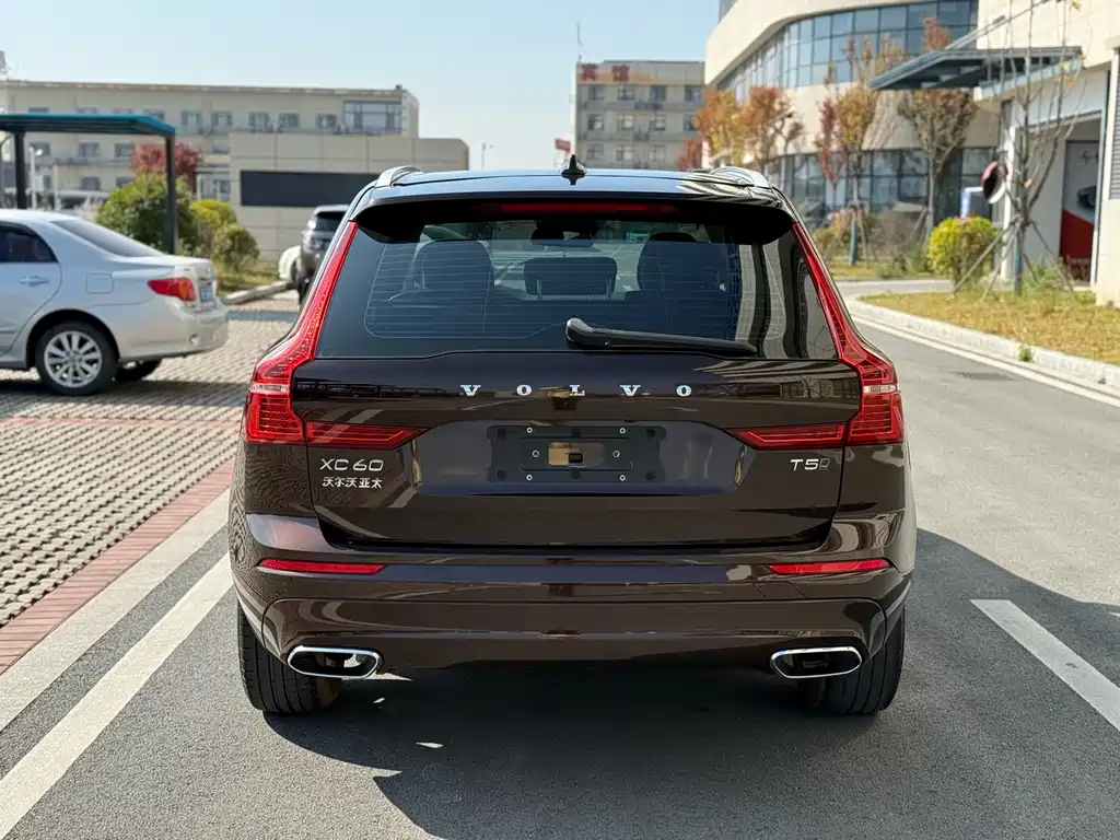 Volvo XC60 2018 — фото 9