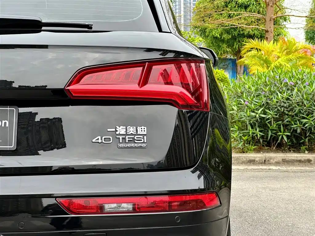 Audi Q5L 2018 — фото 32