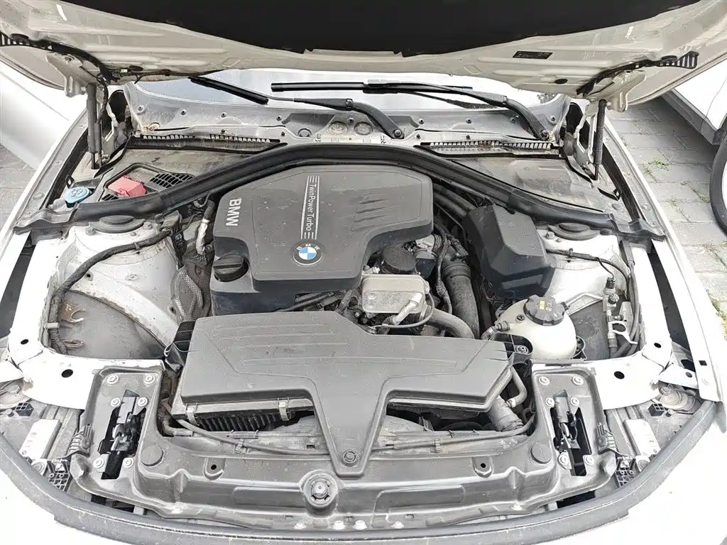 BMW 3 Series 2016 — фото 16