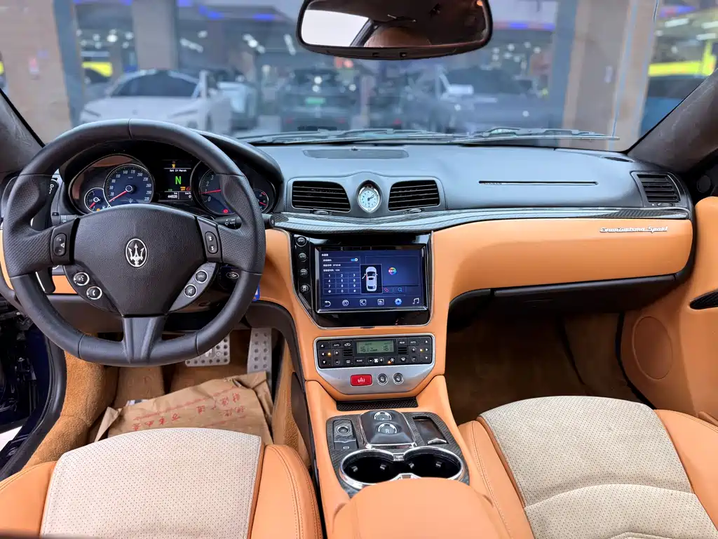 Maserati GranTurismo 2016 — фото 18