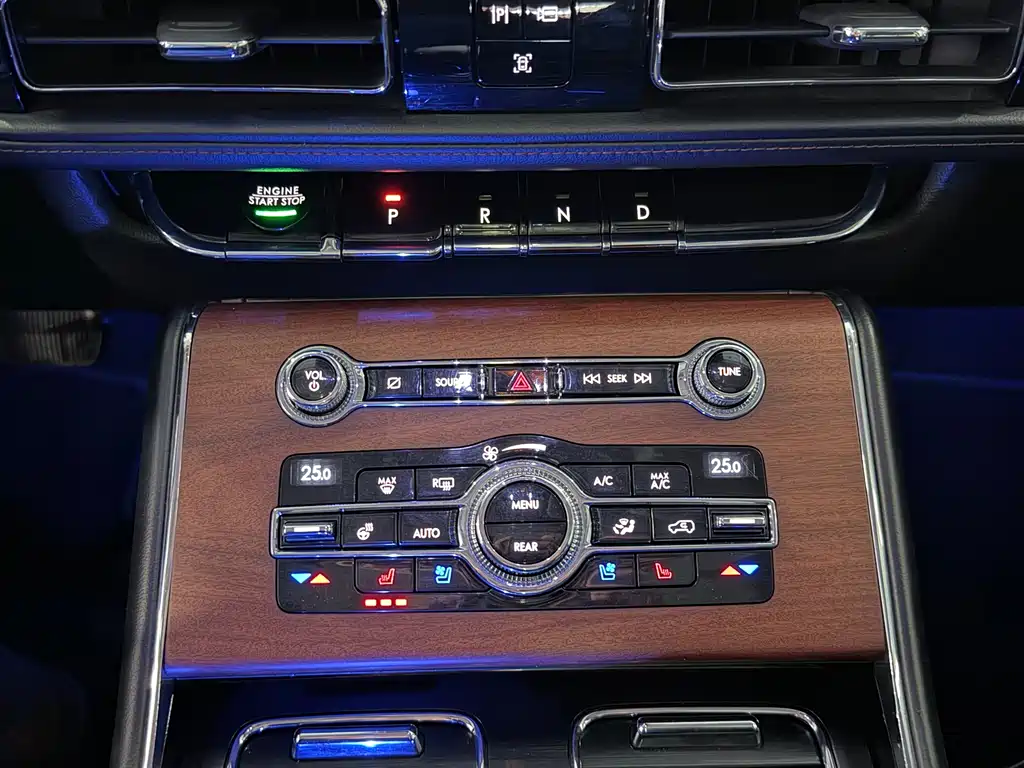 Lincoln Aviator 2020 — фото 17