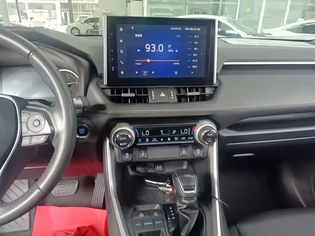 Toyota RAV4 2022 — фото 13