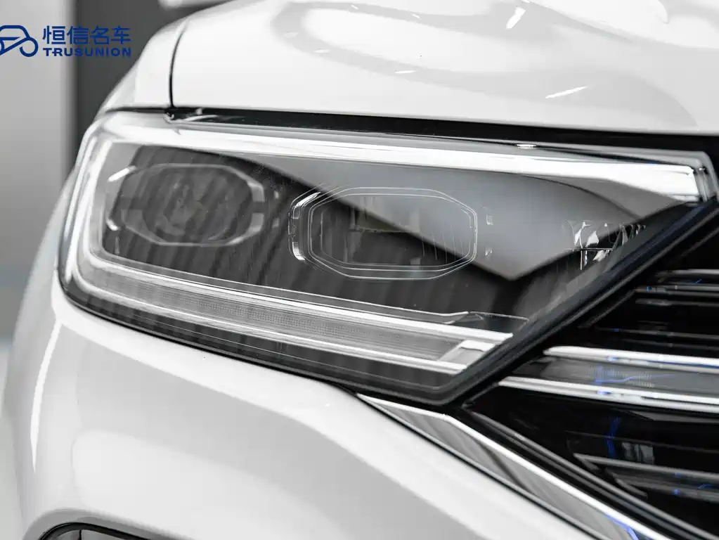 Volkswagen T-Roc 2023 — фото 10